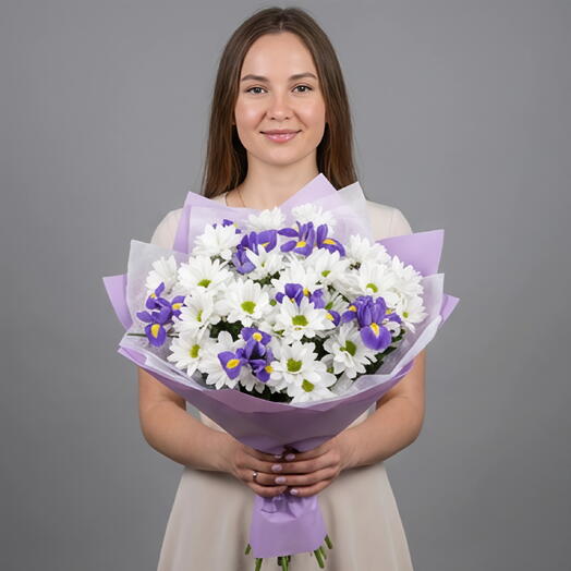 Букет из ромашковой хризантемы и ириса / A309