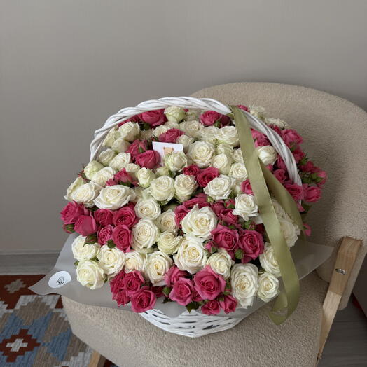Корзина кустовых роз