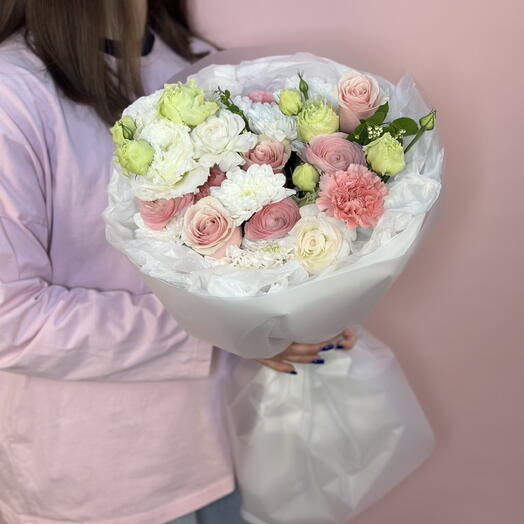 Круглый букет с ранункулюсами