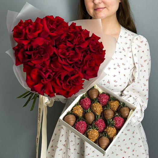 Букет из французских роз и набор клубники в шоколаде 16-20 шт Red velvet L