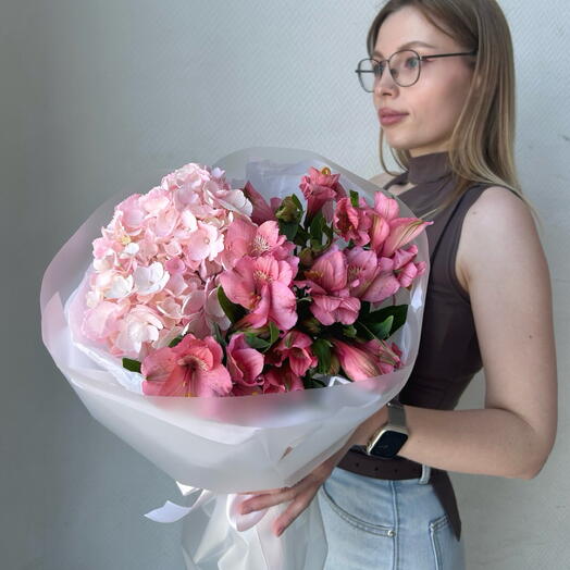 Авторский букет с альстромерией и гортензией, арт 15 Flower Perfect