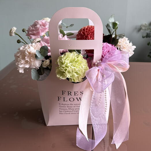 Летняя сумочка с цветами 💐 георгин, эустома, диантусы, пион Роза и эвкалипт