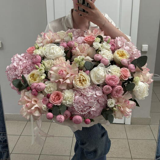 WOW Корзина «Ароматика» Bloom Room роза французская, пион, гортензия, эустома