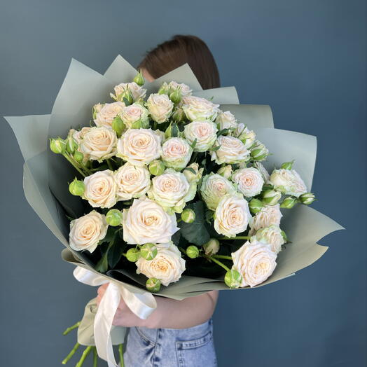 Моно букет из 7 кустовых роз 🧡