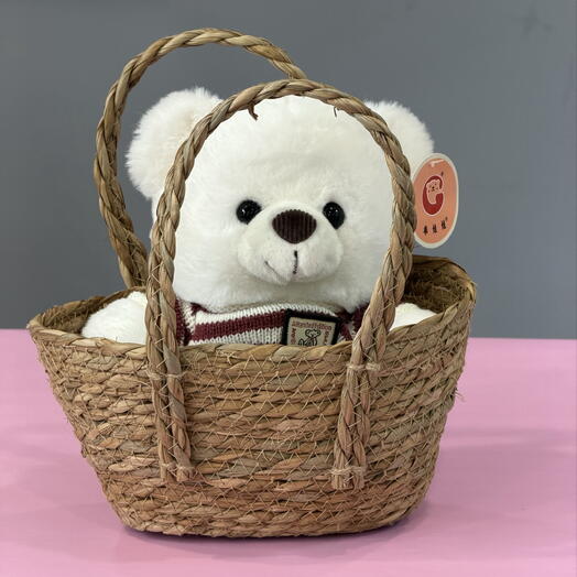 Игрушка в корзине