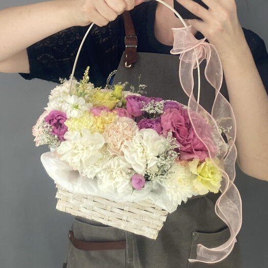 Корзина обьемная 🩷 пионовидная кустовая Роза 🌺 кремовая эустома 🌸 белоснежные диантусы