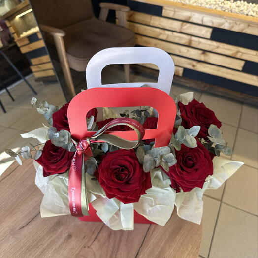 Большая сумочка с красными розами 🌹