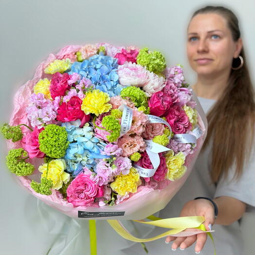 Дофаминовые букет с пионами