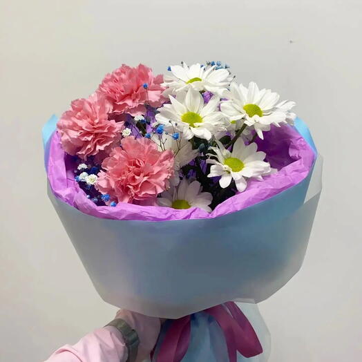Стойкий яркий букет💜 хризантемы и диантусы