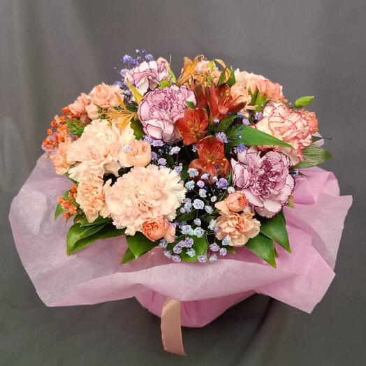 Розовый тортик ярких цветов 💐