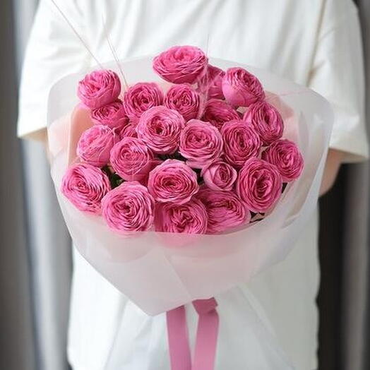 Букет из кустовых пионовидных роз