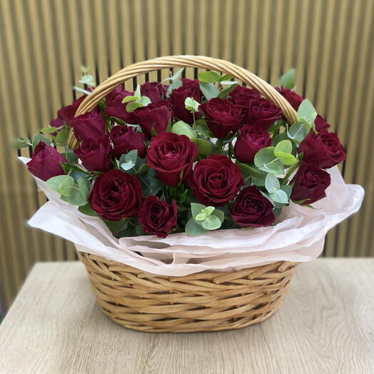Корзина из 37 кенийских роз 🌹