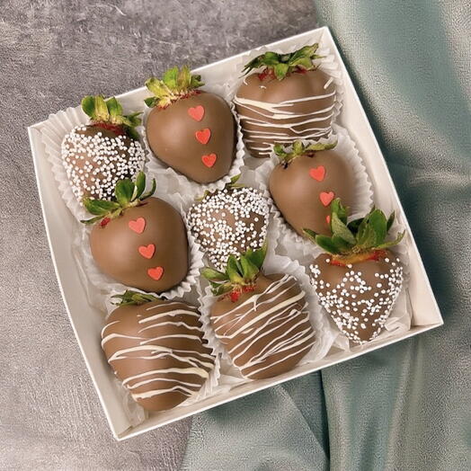 Клубника в шоколаде в коробке choco love 9-12 ягод
