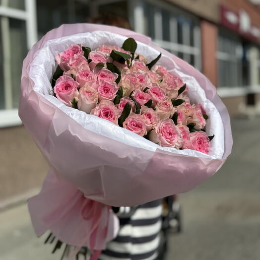 Моно букет из розовой розы 35шт