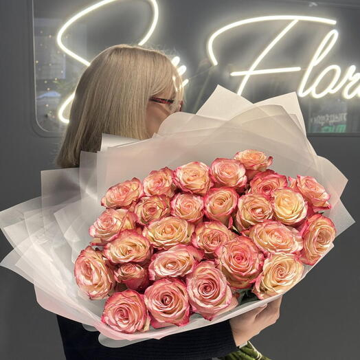 Букет из 25 роз сорта Paloma эквадор