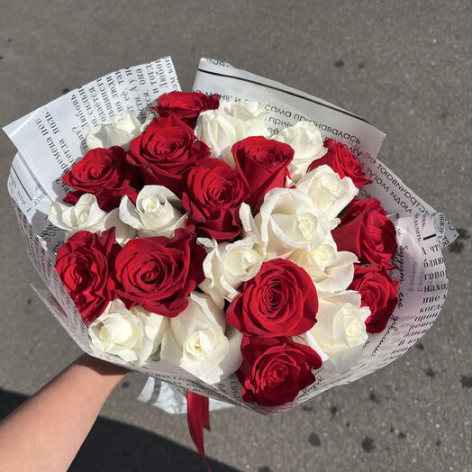 Микс роз 25 штук белые и красные
