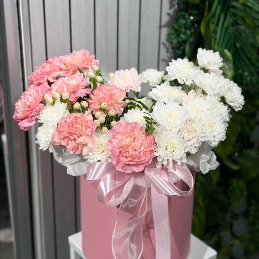 Композиция с хризантемой и диантусами🌸💞