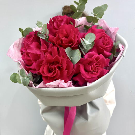 Букет из ярко -розовых французских роз
