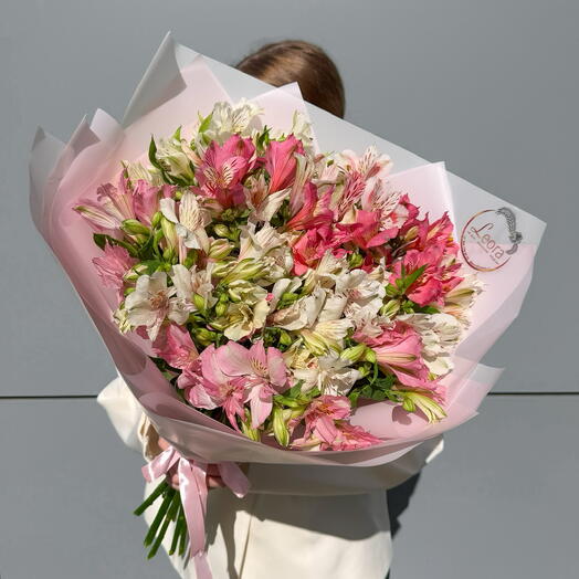 Букет из 15 Альстромерий микс. Монобукет 3029. Leoraflowers