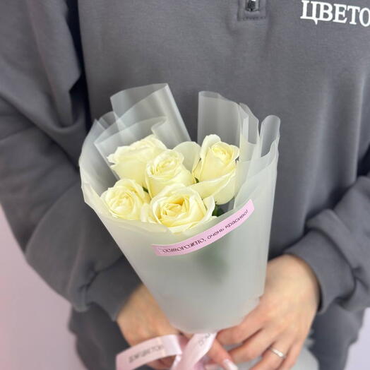 Букет из 5 белых роз