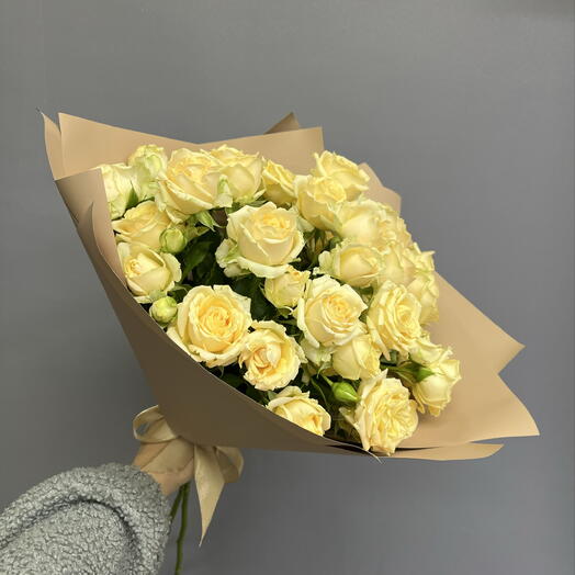 Букет из пяти кустовых роз