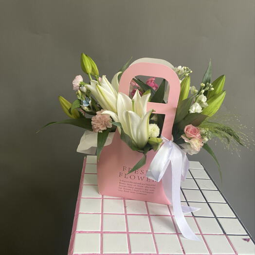 Сумочка с лилиями, белые лилии, ароматные, розовые