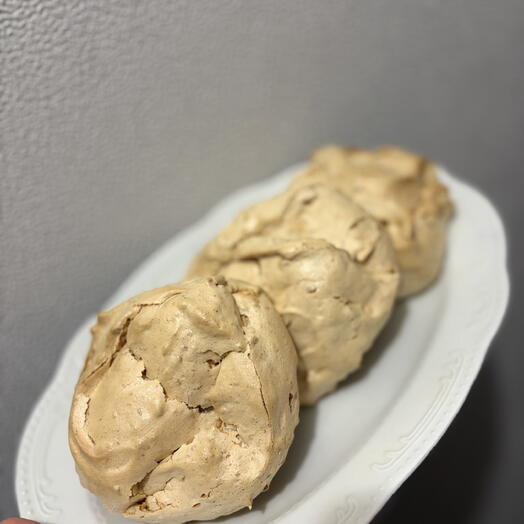 Безе с грецким орехом