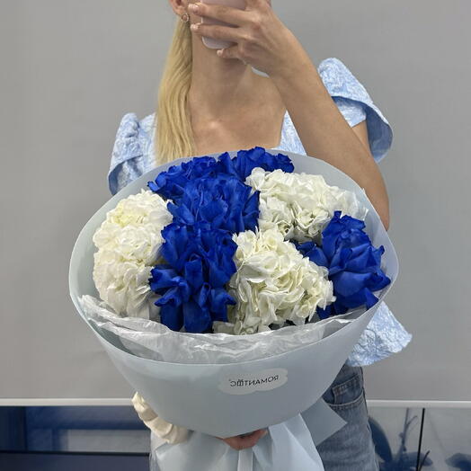 Авторский букет с синей розой