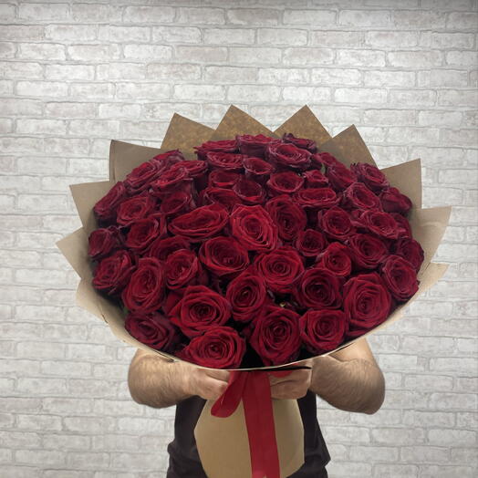 Красные розы в крафт упаковке🌹🌹🌹