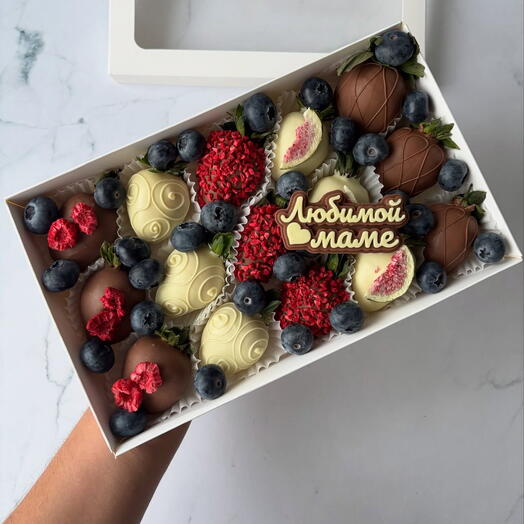 Клубничный набор в подарок для мамы
