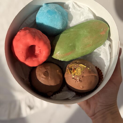 Корпусные десерты и Пирожное "картошка" фисташка, малина