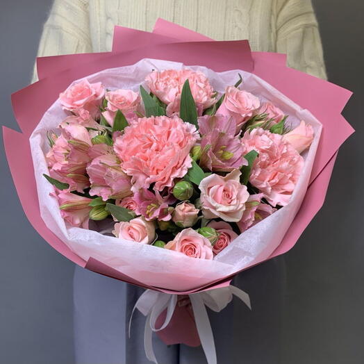 Букет из альстромерии, кустовой розы и гвоздики Малинка les fleur (В0016)