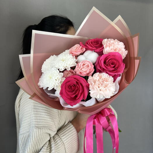 Яркий букет с ароматными розами