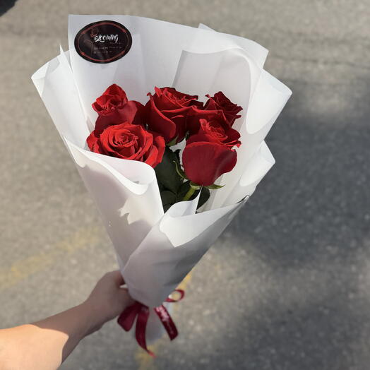 5 Red rosess