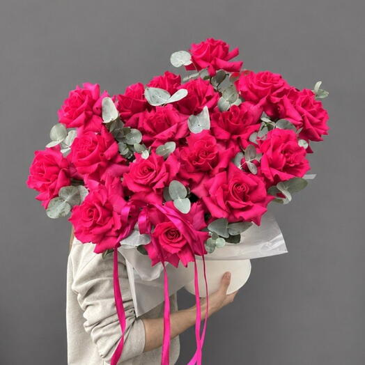 17 ярких французских малиновых розв шляпной коробке 🌹
