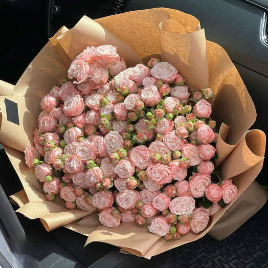 Букет нежнейших кустовых пионовидных розочек