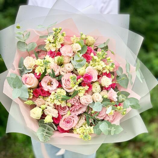 Luxury Flowers Delicate bouquet with eucalyptus