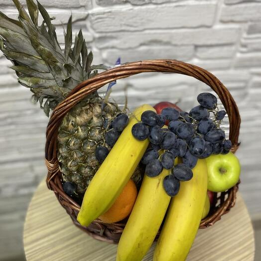 Корзина с фруктами