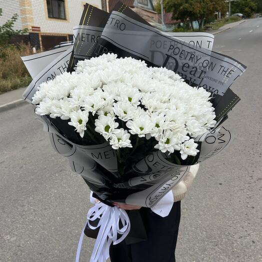 Хризантемы в черной упаковке