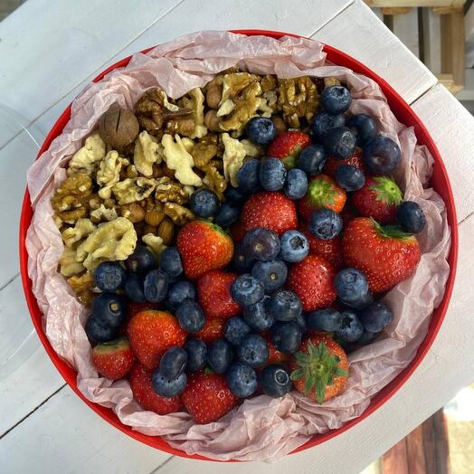 Conjunto de bayas y nueces