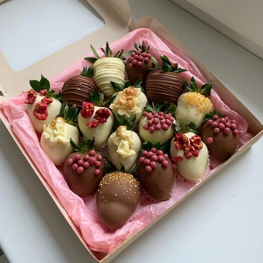 Conjunto de fresas en chocolate "Ángeles"
