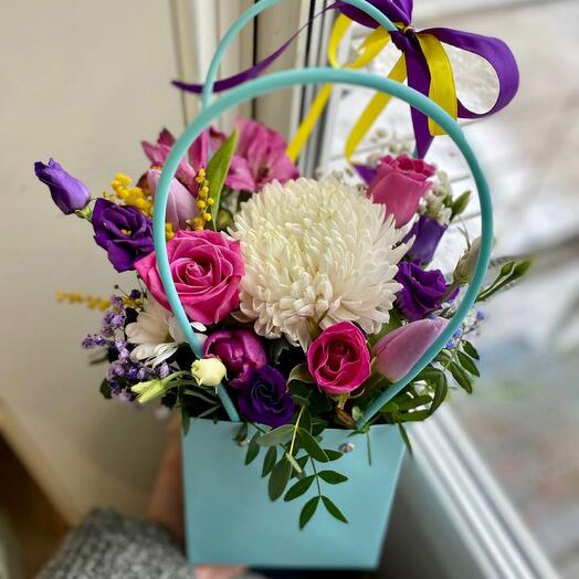 A bright composition in a handbag
