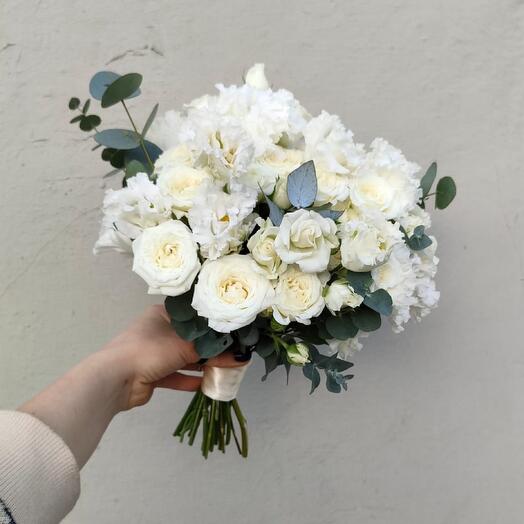 Ramo de novia de rosa arbusto variedades Janine y eustoma + boutonniere