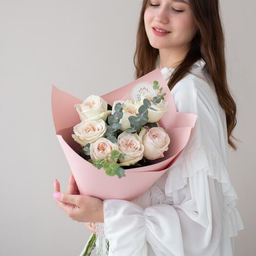 7 белых пионовидных роз 39