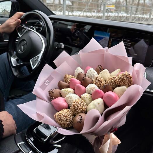 Букет «Комплимент» из клубники в шоколаде