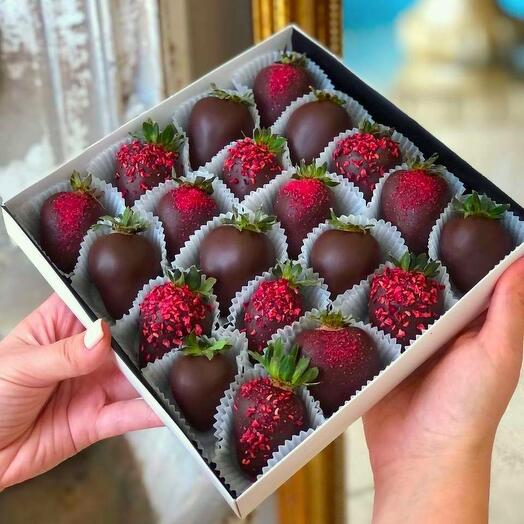 Клубника в темном шоколаде Dark Berry (20-25 ягод)