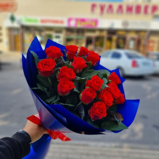 Букет из 15 алых роз маме