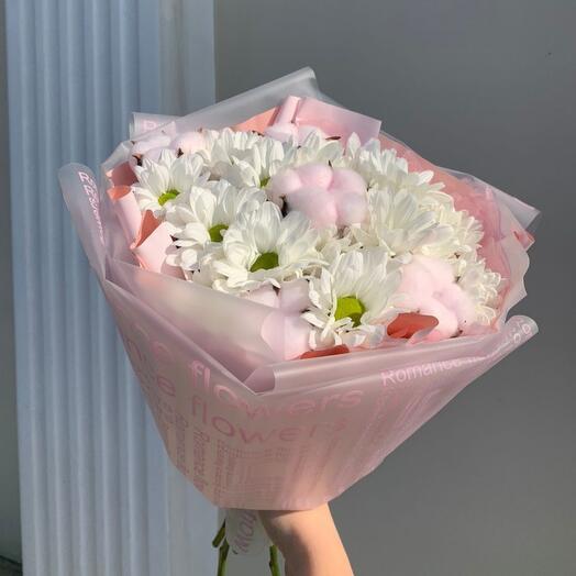 Букет из ромашковых хризантем и хлопка 💘