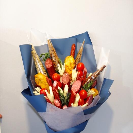 Съедобный букет с колбасой,сыром, сухариками