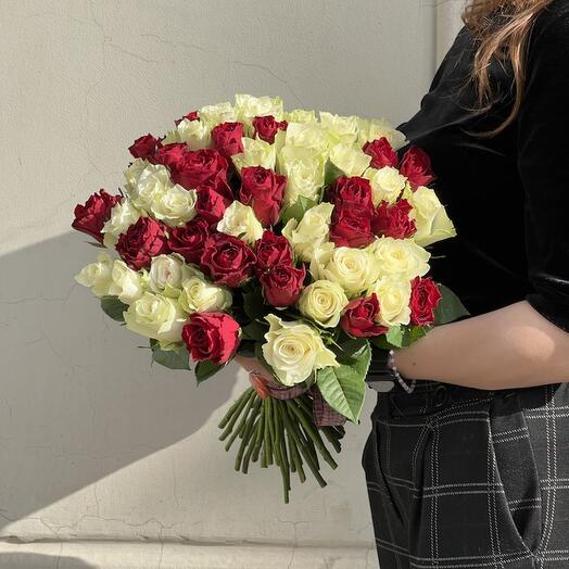 Букет роз Атена и Мадам Рэд 40 см (51 шт)